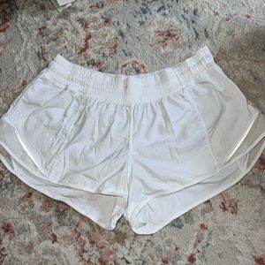 Lululemon 2.5 inch White Hotty Hot Shorts Low Rise